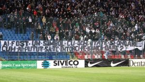 "Lăcătuș e fluierat de fani pentru că e în coaliție cu Gigi! Nu merită!"