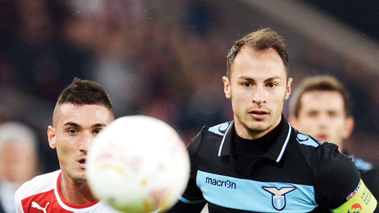 "Cetățeanul" Radu! Fundașul român ar putea ajunge în Premier League