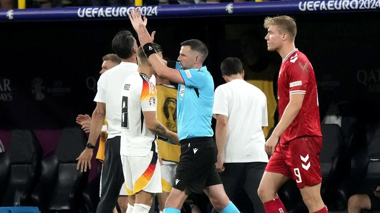 Antrenorul lui Radu Drăgușin de la Tottenham nu a mai suportat când a văzut deciziile englezului Oliver în Germania - Danemarca! Ange Postecoglou, afirmație incredibilă, în direct, la TV!