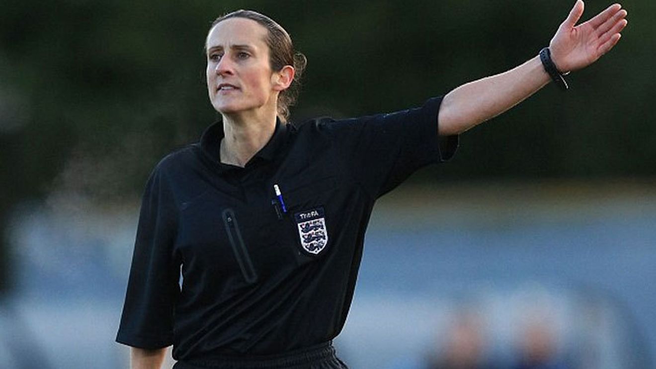 VIDEO Un nou "gol fantomă" a încins spiritele! Arbitra partidei a avut nevoie de șase minute pentru a valida reușita