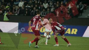 Clujul bate Cupa!** CFR - Dinamo 2-1! **Mureșan duce campioana în semifinale, după prelungiri! "Câinii" au jucat în 10 din prima repriză