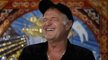 Gigi Becali a dezvăluit cu ce fotbalist de la FCSB va discuta în avion, în mod special, pe drumul spre Salonic! Patronul și-a pregătit deja discursul despre viață pe care vrea să i-l țină: „O să vorbesc cu el”