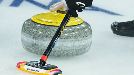 JO CORTINA MILANO 2026 Cum se fac pietrele pentru curling şi cât costă o singură bucată. Prețul e imens şi există un singur producător autorizat în întreaga lume