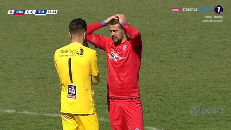 Cine spune că Liga 2 e plictisitoare? FOTO | Fază memorabilă în meciul dintre lider și "lanterna roșie", cu Dănălache, fostul golgheter de la Urziceni, în rol negativ