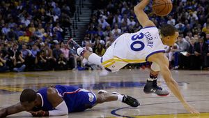 Golden State Warriors a egalat joi noapte un record vechi de 20 de ani în NBA, deținut de Chicago Bulls