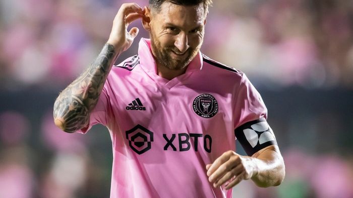 Tricourile cu numele superstarului Leo Messi de la echipa americană Inter Miami au invadat piața neagră a falsurilor!
