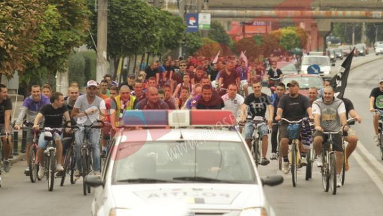 FENOMENAL! Mulți ar da bani să aibă o asemenea galerie! FOTO** Fanii lui ASU Poli Timișoara provoacă din nou uimire și admirație în toată Europa! Ultima ispravă