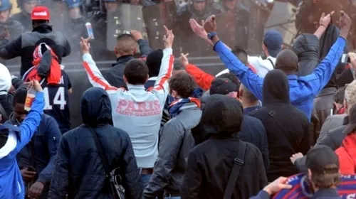 Lupte de stradă între ultrași și polițiști! Totul s-a întâmplat după meciul PSG – Steaua Roșie | VIDEO