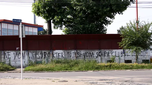 FOTO Fanii Oțelului au ajuns la capătul răbdării!** Au umplut Galațiul cu mesaje anti-Borș după depunctare: „Vom scăpa clubul de hoți”