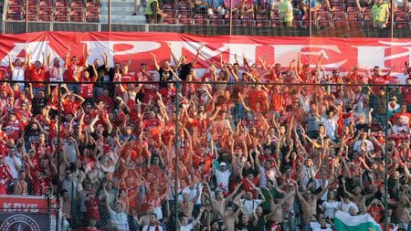 HAOS la Cluj!** 5 fani ai lui ȚSKA au fost ridicați de jandarmi după ce au agresat o femeie