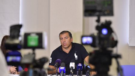 Massone, criză de nervi la finalul meciului cu Viitorul. A intrat pe teren și s-a descătușat la TV: "O rușine! Hagi s-a comportat ca ultimul om!" Ce i-ar fi spus "Regele" italianului