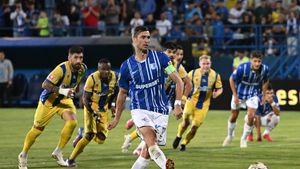 Povestea fotbalistului cu o singură selecție la naționala Under 21 care a ajuns la borna 400 în Superliga! A trecut pe la toate echipele constănțene: Portul, Viitorul și Farul. SPECIAL