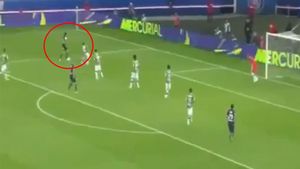 Super-Cavani și "Scorpionul" Ibra! VIDEO: Goluri fabuloase în PSG-Bastia 4-0