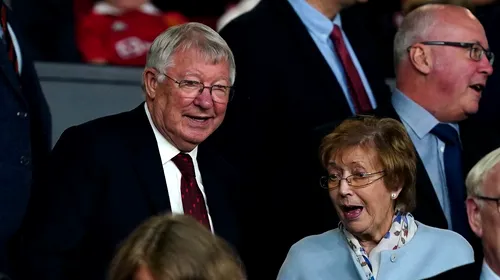 Anunțul care întristează întreaga lume a fotbalului! Sir Alex Ferguson, antrenorul legendar al lui <i class='ep-highlight'>Manchester</i> <i class='ep-highlight'>United</i>, trece prin momente extrem de dificile după moarta soției sale