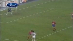 VIDEO** După 17 ani Del Piero a repetat execuția care l-a ridiculizat pe Stelea! Vezi supergolul din Juve - Roma 3-0