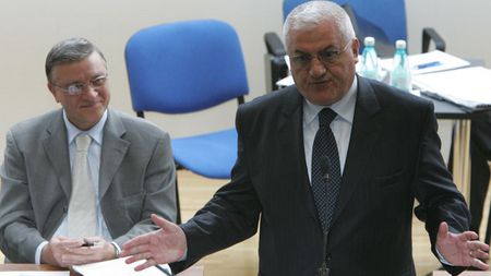 Nașu' Sandu ridică din umeri când e întrebat de juniori!** IATĂ‚ lecția pe care putea să o învețe în excursiile sale la UEFA! Cum puteam avea o națională respectabilă