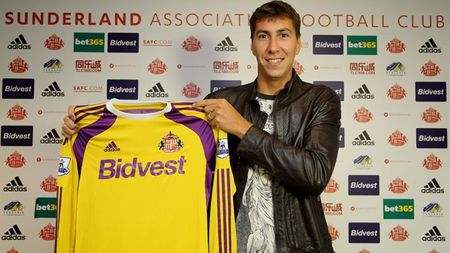 Pantilimon: "Am vorbit cu domnul Pițurcă înainte să semnez cu Sunderland. Vreau să revin în poarta naționalei, e foarte important pentru mine"