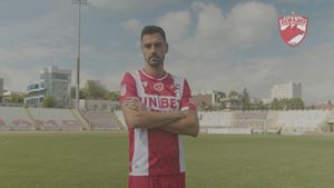 Andre Pinto, prezentat ca o vedetă de Dinamo! Prima reacție a fundașului portughez și ce număr va purta: „Sunt recunoscător pentru asta!” | VIDEO