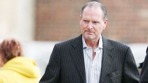 Încă un episod din lungul drum spre autodistrugere! "Gazza", la terapie intensivă. Rooney, alături de fostul star al englezilor, ajuns falit