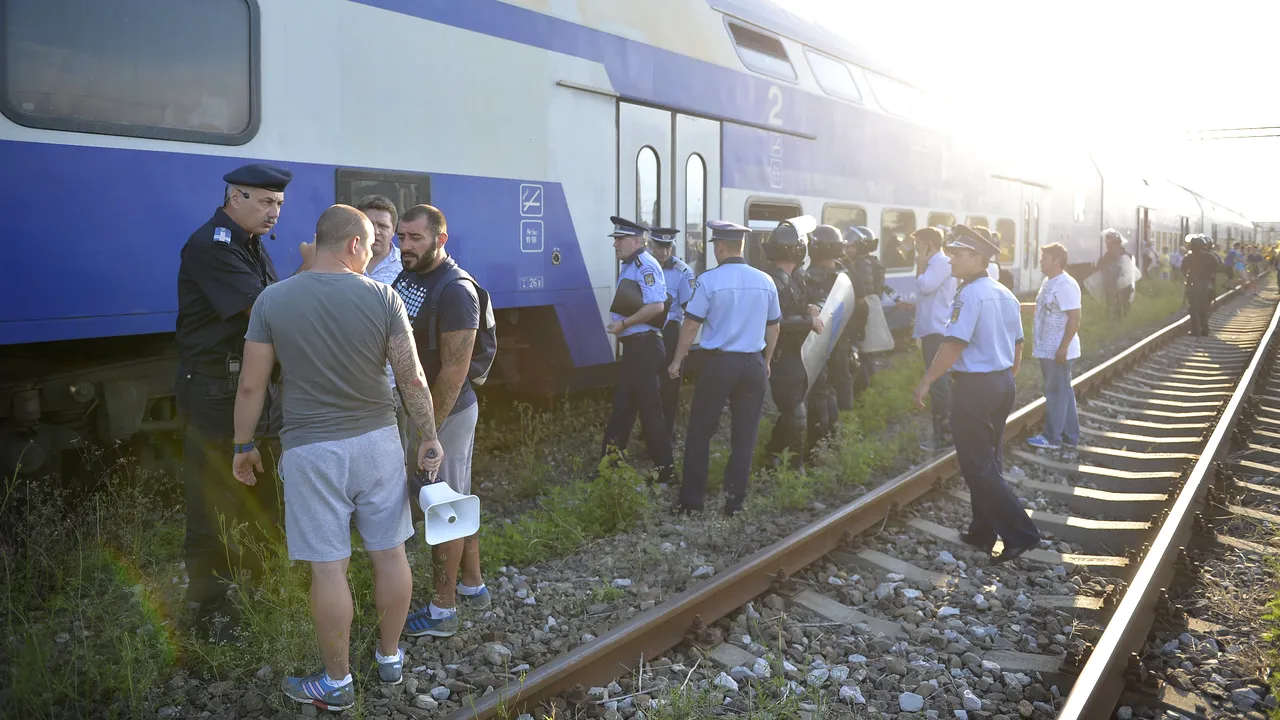 Martorii audiați în cazul suporterului căzut din tren spun că acesta s-a dezechilibrat