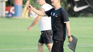 Trei, Gigi, și toți trei! "Mai vreau un fundaș, un mijlocaș și un vârf"