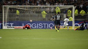 Niculae, cel mai fericit dintre patronii de fotbal din România: "Puteam să marcăm 3-4 goluri. Să vadă și francezii cum novicii ăștia din România le-au dat o lecție de fotbal"