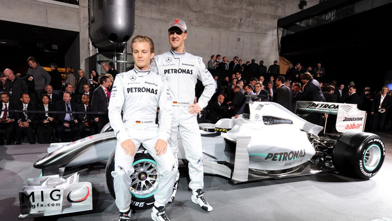 FOTO ȘI VIDEO **Schumacher, prezentat oficial la Mercedes GP