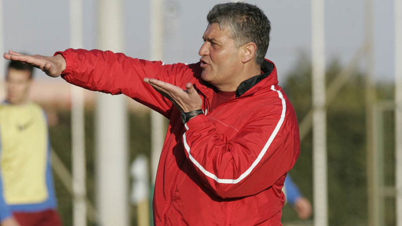 Andone: "Avem prea mulți jucători"