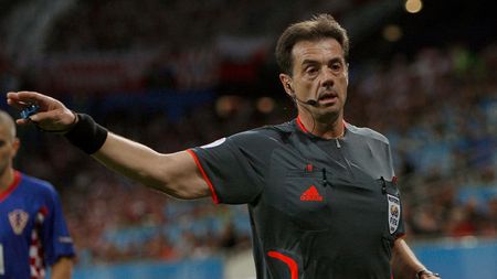 Vassaras își apără "copiii": "Vreți ca un arbitru să stea pe bară o lună? Nu e corect!". Ce spune despre "specialiștii de pe canapea"