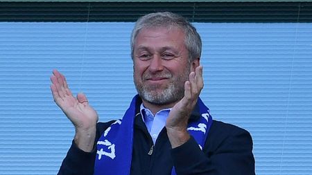 Interzis în Marea Britanie, hăituit de SUA și de Europa de Vest, Roman Abramovici nu mai are viață ușoară nici în Rusia: poate primi 15 ani de închisoare dacă se întoarce în țara lui Vladimir Putin!