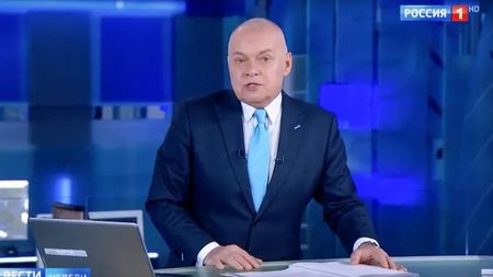 Prezentatorul televiziunii de stat a Rusiei a făcut un anunț tulburător, care i-a blocat pe toți cei care urmăreau emisiunea: „Avem 500 de focoase nucleare cu care putem distruge SUA și toată țările NATO! La ce ne mai trebuie o lume, dacă Rusia nu e în ea?”