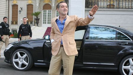 Becali:** "Erau 30 de mascați afară! Mama era să leșine!"