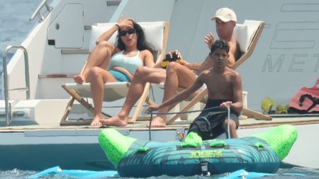 Imagini virale cu Cristiano Ronaldo şi Cristiano Ronaldo jr.: „Aşa tată, aşa fiu”