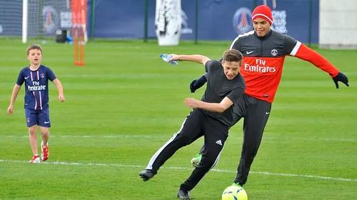 Băieții lui Beckham au fost în centrul atenției la antrenamentul lui PSG.  VIDEO – Brooklyn a făcut „elasticul” pe lângă Thiago Silva, James a „băgat material” la Ibra:)