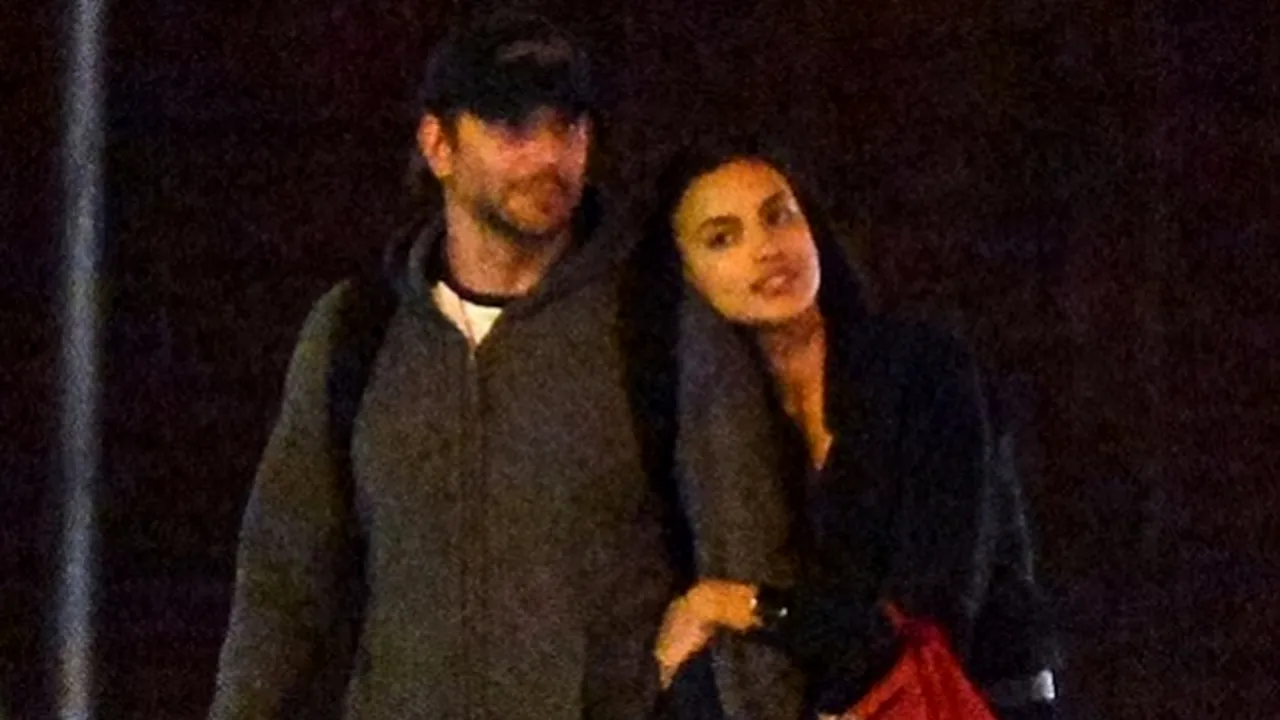 OFICIAL | Irina Shayk are o relație cu actorul Bradley Cooper. FOTO | Cei doi au fost surprinși când se sărutau