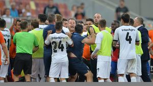 Scandal la finalul derby-ului Steaua - Astra. Săpunaru a sărit să-l bată pe Mihai Stoica. Reacția fundașului: "Să-și vadă de echipa lor, de jucătorii lor, nu să creeze scandal"