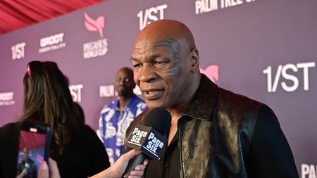 Nemaivăzut! Mike Tyson şi Floyd Mayweather vor boxa unul împotriva altuia într-un meci istoric: „Nimeni n-o să-mi terfelească legenda"