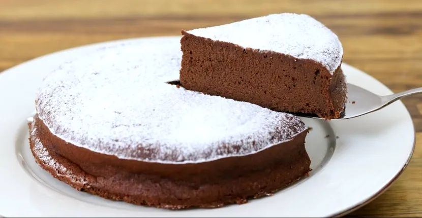Prăjitură de ciocolată fără coacere. Desert rapid cu doar 2 ingrediente
