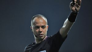 Marius Avram arbitrează meciul Odds - Shamrock Rovers din Liga Europa