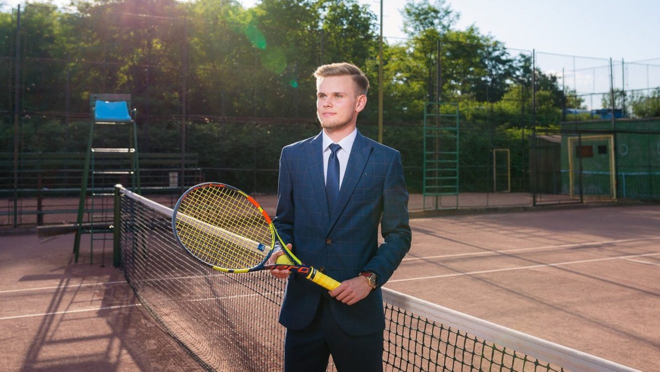 Povestea senzaţională a românului de 19 ani care arbitrează în ATP şi WTA: „Am pătruns în lumea asta dintr-o eroare!" Cum a ajuns în scaun la un meci al Simonei Halep | INTERVIU EXCLUSIV