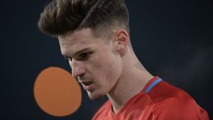 Și cu Dennis Man cum rămâne? :) Echipa care "poate plăti 30 de milioane de euro", interesată de un super mijlocaș pe care s-au dat 110 milioane de euro și care a câștigat 21 de trofee

