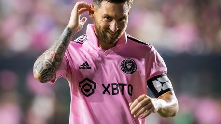 Tricourile cu numele superstarului Leo Messi de la echipa americană Inter Miami au invadat piața neagră a falsurilor!