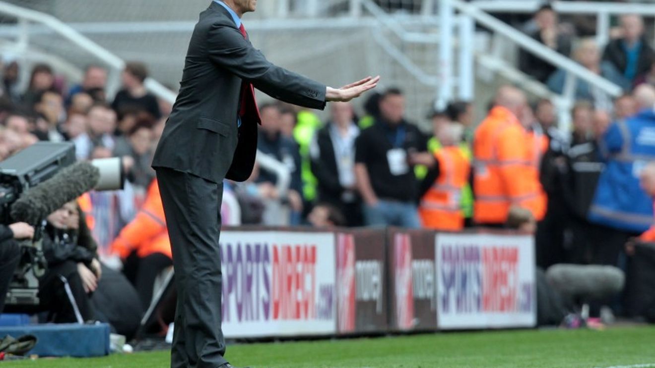 Wenger o ține pe Arsenal în joc de glezne