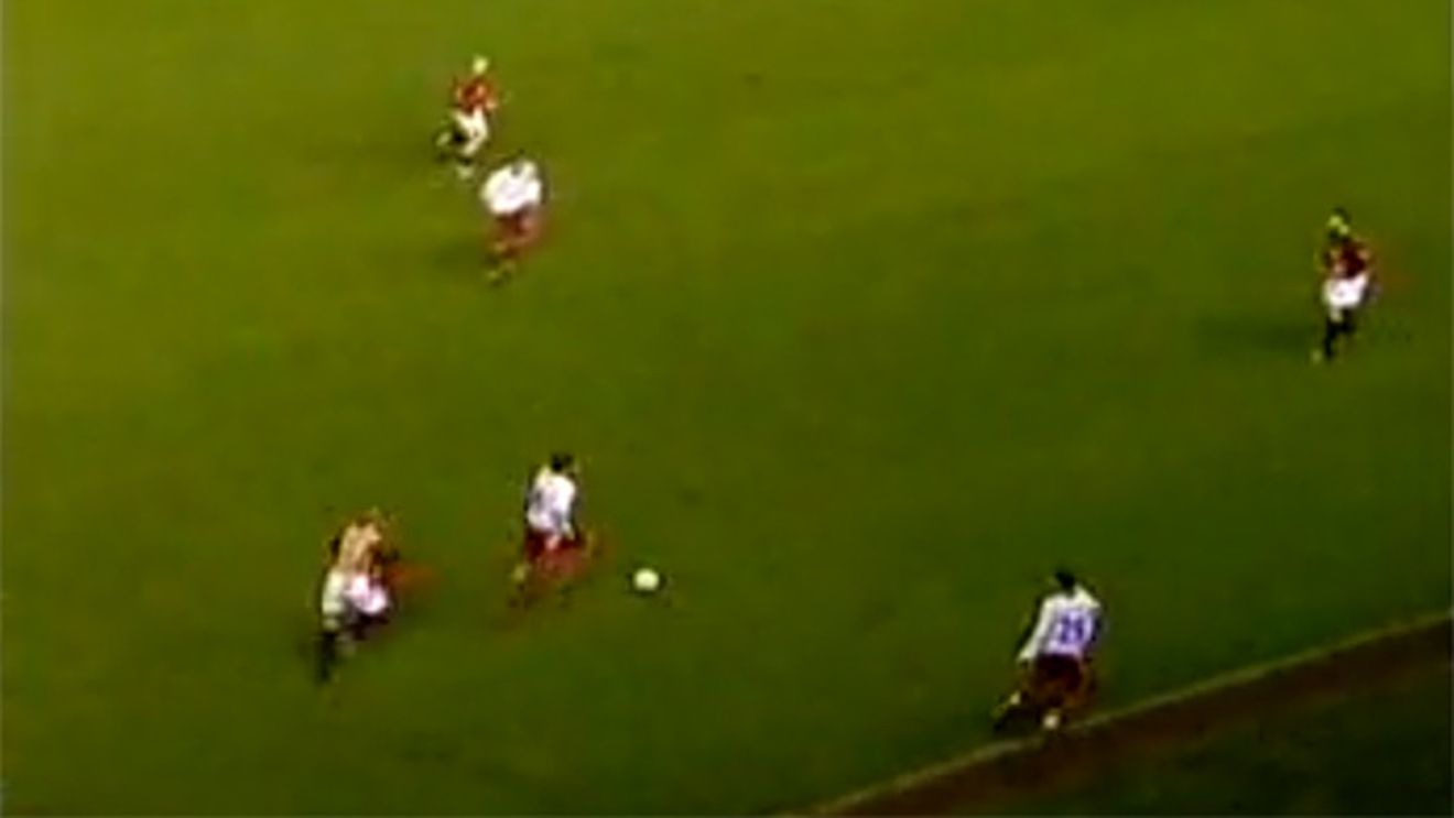 Sir Alex nu a mai văzut asta în toată cariera!** A marcat, și-a scos tricoul și a continuat să joace la BUSTUL GOL! VIDEO