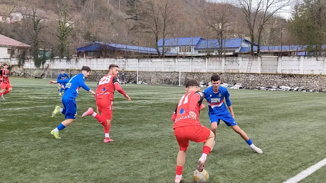 ACSM Reșița a început seria amicalelor cu un test lejer. A învins liderul din Liga 4 Mehedinți și a avut printre marcatori un atacant aflat în probe