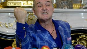 ULTIMA ORĂ‚ | Steaua îl deturnează pe Budescu! Becali oferă trei milioane de euro pentru cinci fotbaliști de la Astra. Niculae, gata să-i cedeze stadionul. Toate detaliile tranzacțiilor pe axa Astra - Steaua