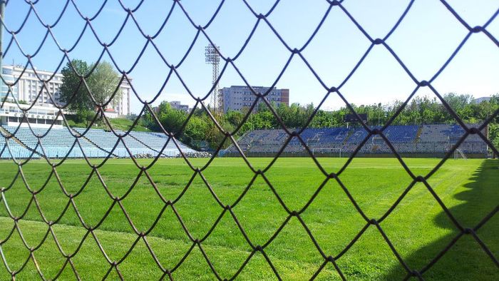 Surpriză: în locul stadionului "Dinamo", guvernul vrea să reconstruiască arena BNR pentru Euro 2020. Din 2009, stadionul a fost interzis publicului, fiind folosit exclusiv de angajații Băncii Naționale
