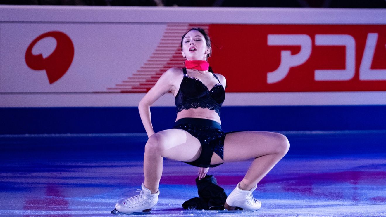 VIDEO | Campioana mondială și europeană care a pus pe jar pe toată lumea cu un "striptease" pe gheață. Cum arată "dansul" care a stârnit controverse puternice: "M-am uitat în oglindă. Îmi place cum arăt"