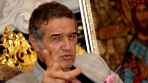 Tatu a ratat cu poarta goală, Gigi Becali îl laudă în continuare:** "El e anti-gol, dar muncește cât trei!" Un alt stelist l-a dezamăgit: "Mai bine dădeam foc la banii pe care i-am dat pe el"