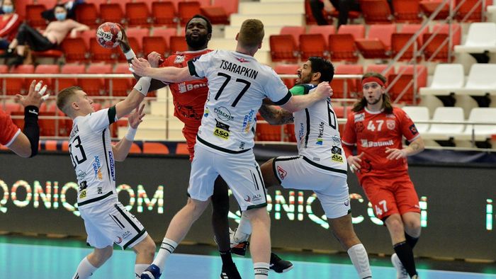 Dinamo - Tatran Presov 32-30. Victorie mare pentru campioana României! Program infernal în EHF European League